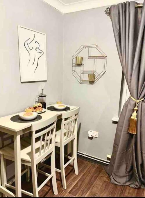 Lovely, Two Bedroom Central Location Appartement Londen